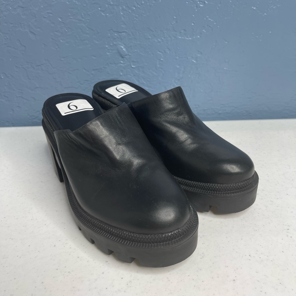 GB Gianni Bini Size 6 M End-Game Leather Black Lug Sole chunky close toe Mules